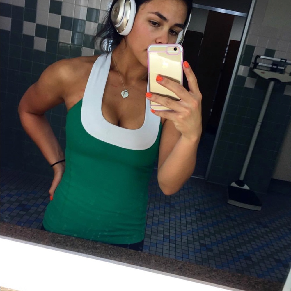 Scoop neck